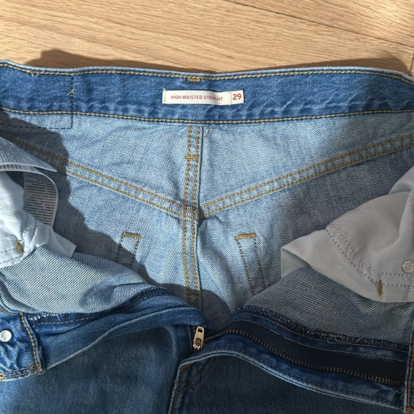 Levi High Waisted Straight - Picture 2 of 3